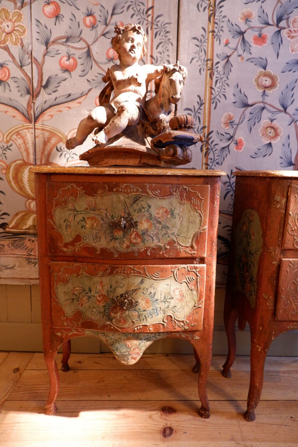 Paire de chevets Siciliens en bois laqué polychrome ca.1800 – Image 2