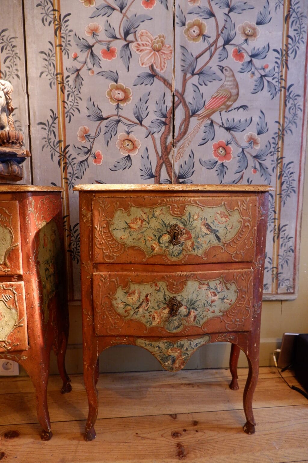 Paire de chevets Siciliens en bois laqué polychrome ca.1800 – Image 3