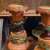 Paire de petits vases Medicis sur socle en terre mélée d'Apt - décor glands & feuilles de chêne -Début XIXe – Image 2