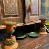 Paire de petits vases Medicis sur socle en terre mélée d'Apt - décor glands & feuilles de chêne -Début XIXe – Image 4