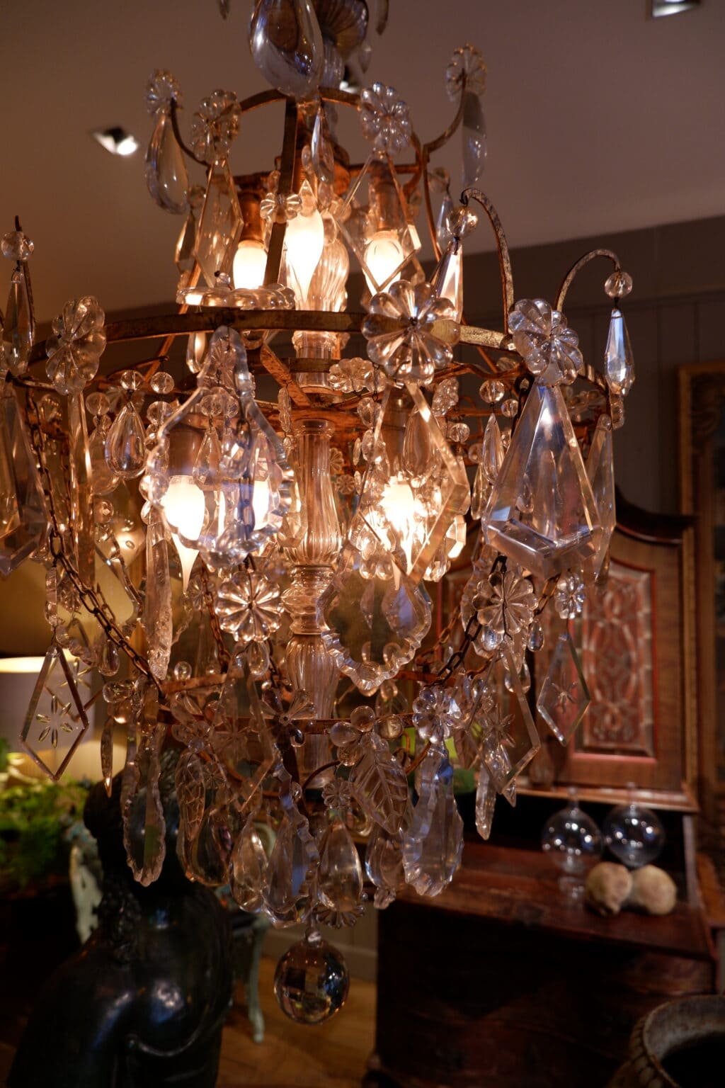 Grand lustre en bronze cabochon et plaques de cristal taillé - France fin XVIIIe – Image 7