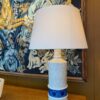 Paire de lampes en céramique chamotée blanche et pastilles bleues par Aldo Londi pour Bitossi - Italie ca.1960