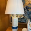 Paire de lampes en céramique chamotée blanche et pastilles bleues par Aldo Londi pour Bitossi - Italie ca.1960 – Image 4