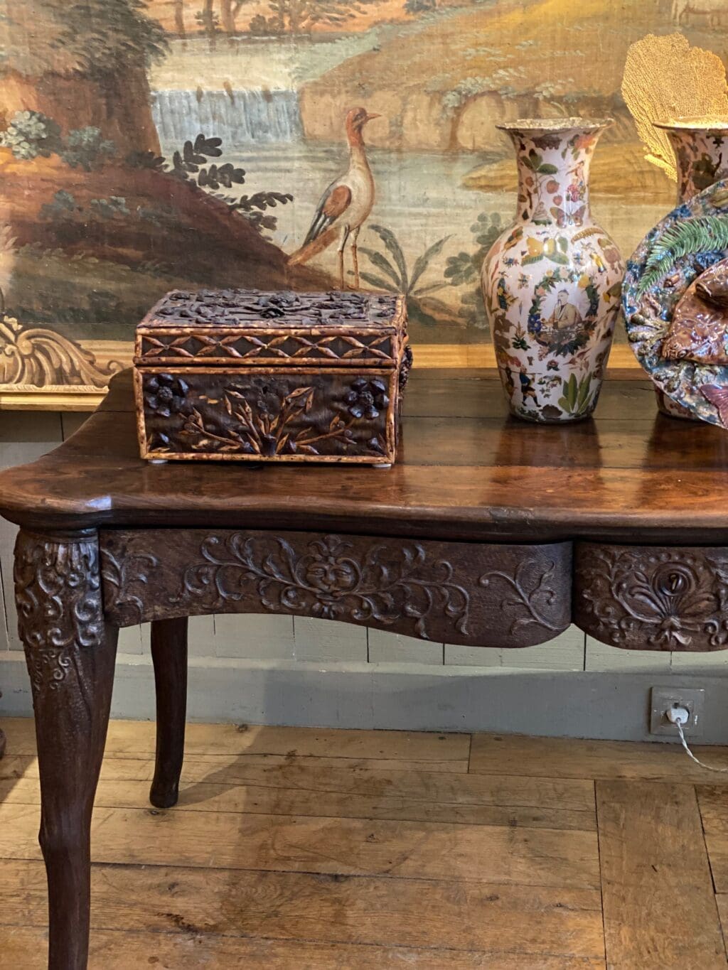 Table-bureau en chêne sculptée période Louis XV - France XVIIIe – Image 4