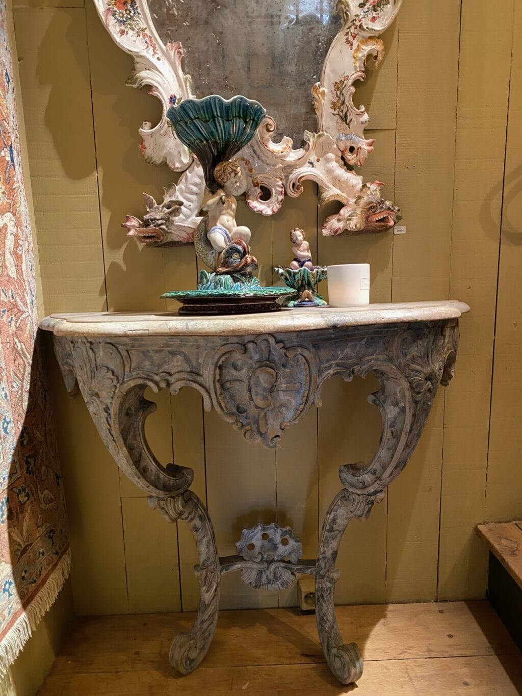 Console Suédoise en bois sculpté & peint décor faux marbre bleu pâle ca.1780 – Image 6