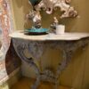 Console Suédoise en bois sculpté & peint décor faux marbre bleu pâle ca.1780 – Image 6