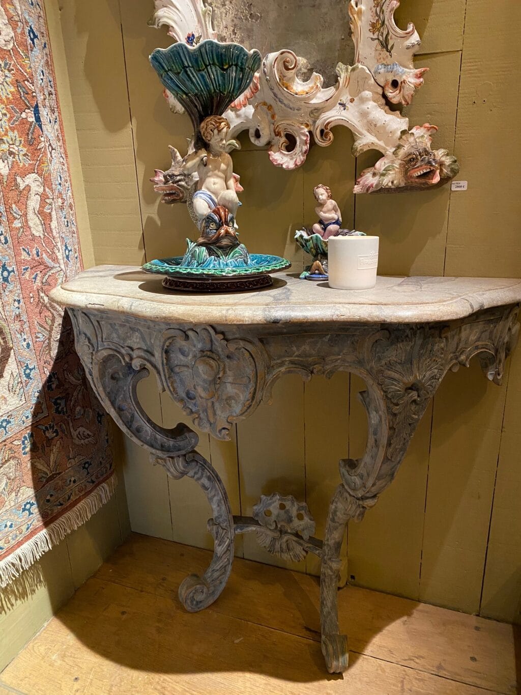 Console Suédoise en bois sculpté & peint décor faux marbre bleu pâle ca.1780 – Image 3