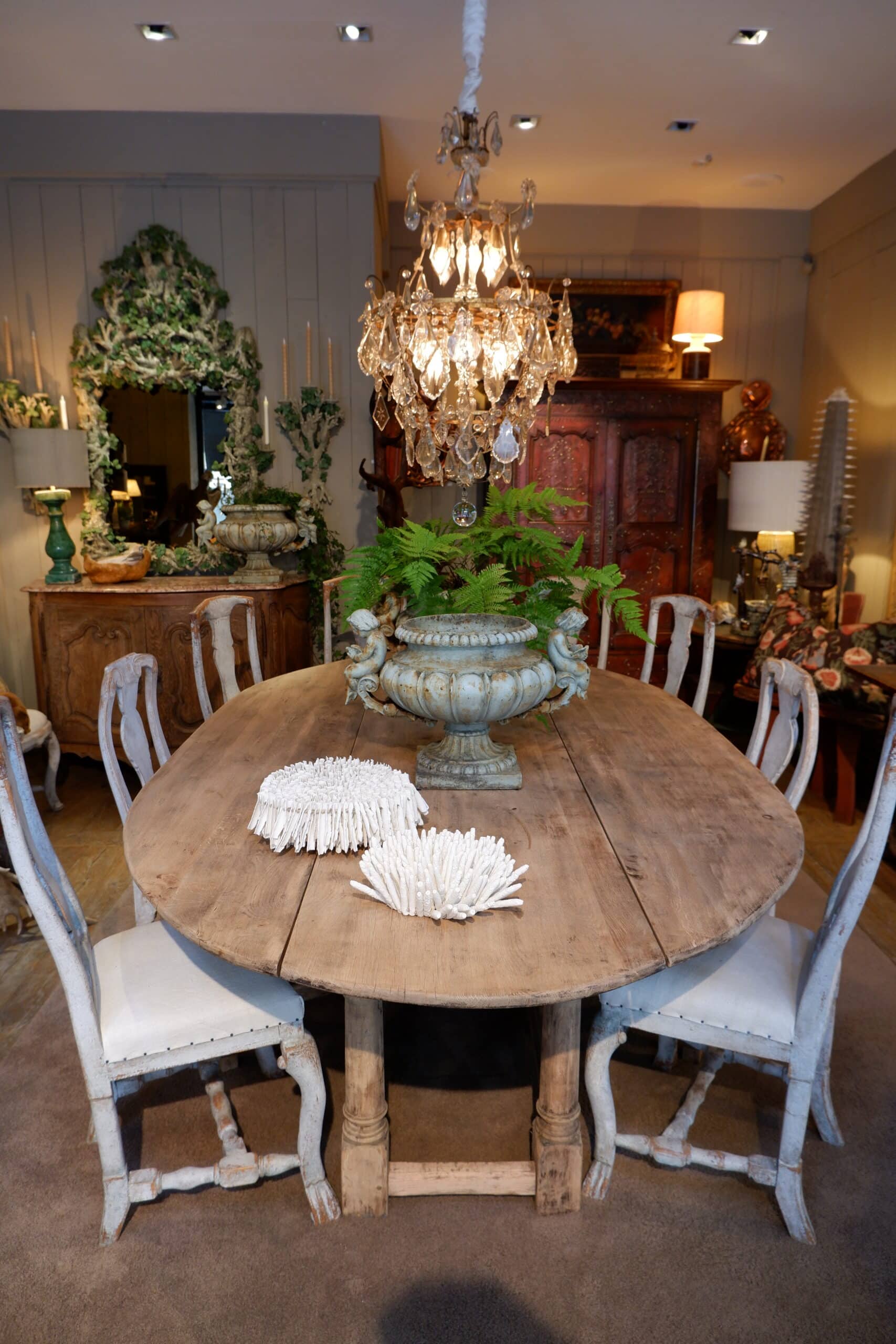 Grande table ovale dite “getleg” en chêne naturel – France XIXe