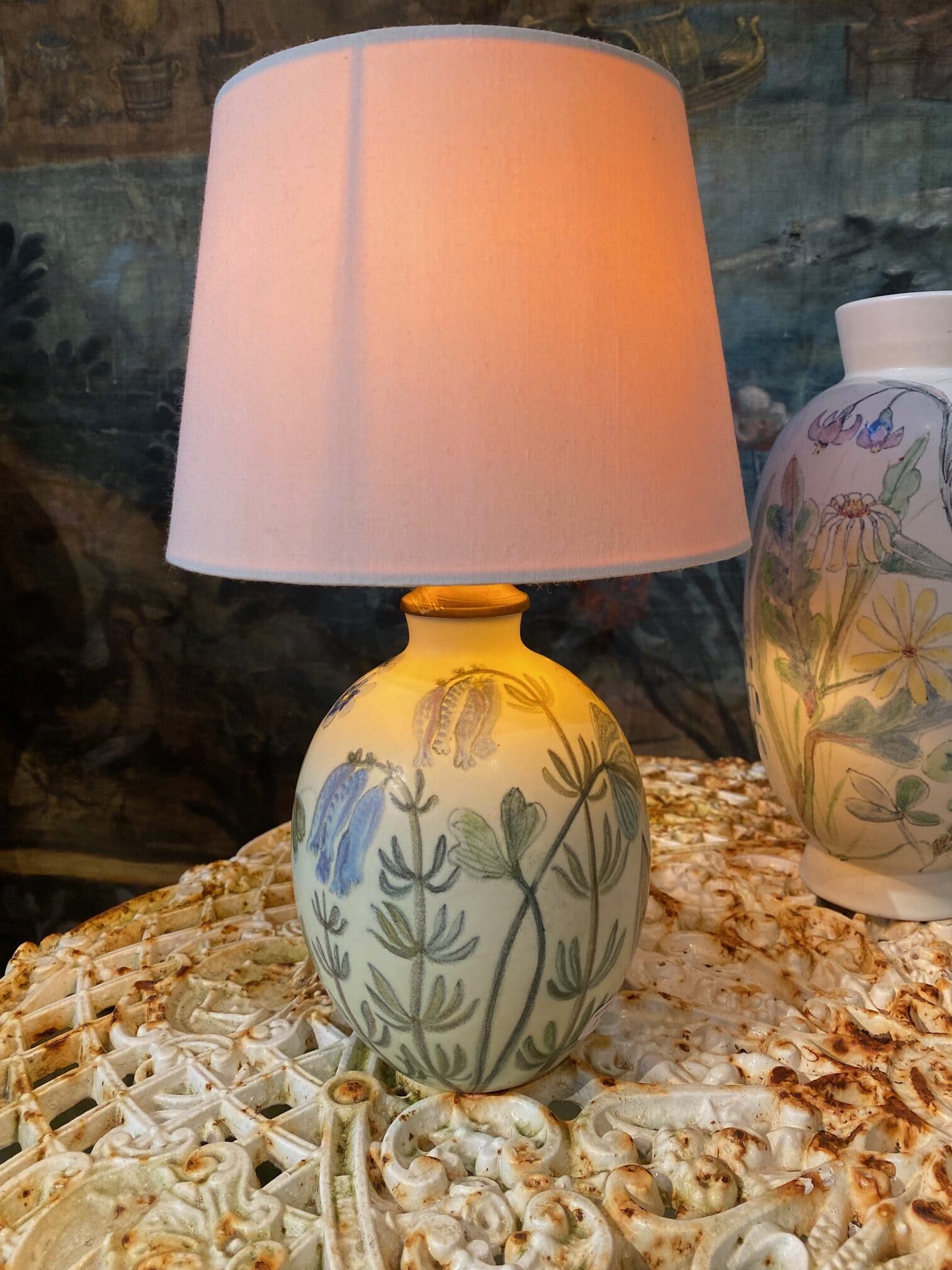 Lampe “primavera” décor peint à la main sur porcelaine par Carl Harry Stalhane – ca.1960