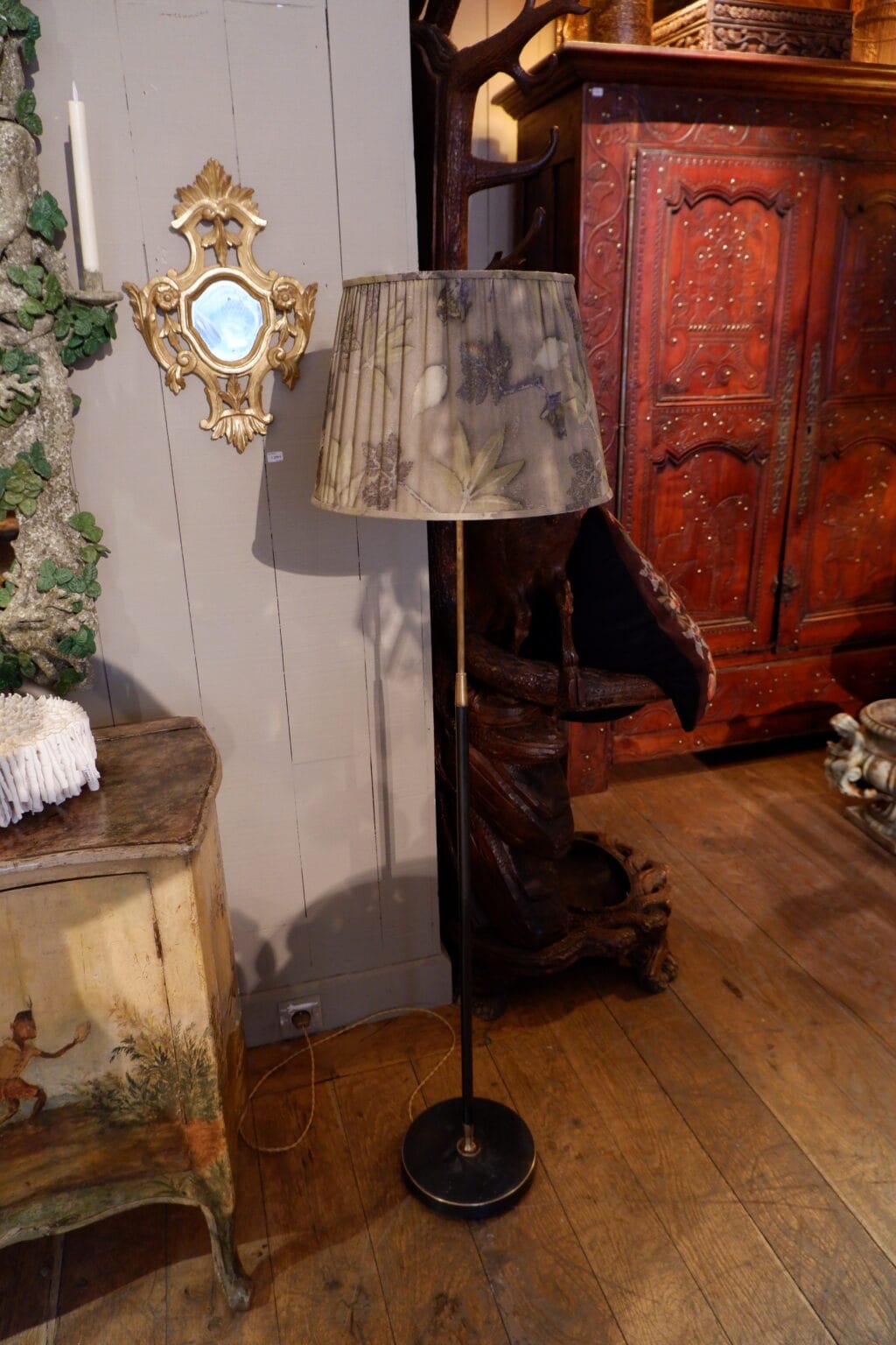 Lampadaire en métal laqué noir et laiton + AJ tissu -Suéde ca.1960 – Image 3
