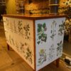 Commode 3 tiroirs recouverte des planches Botaniques "Flora" de Lindmans - Suède ca.1960 – Image 4