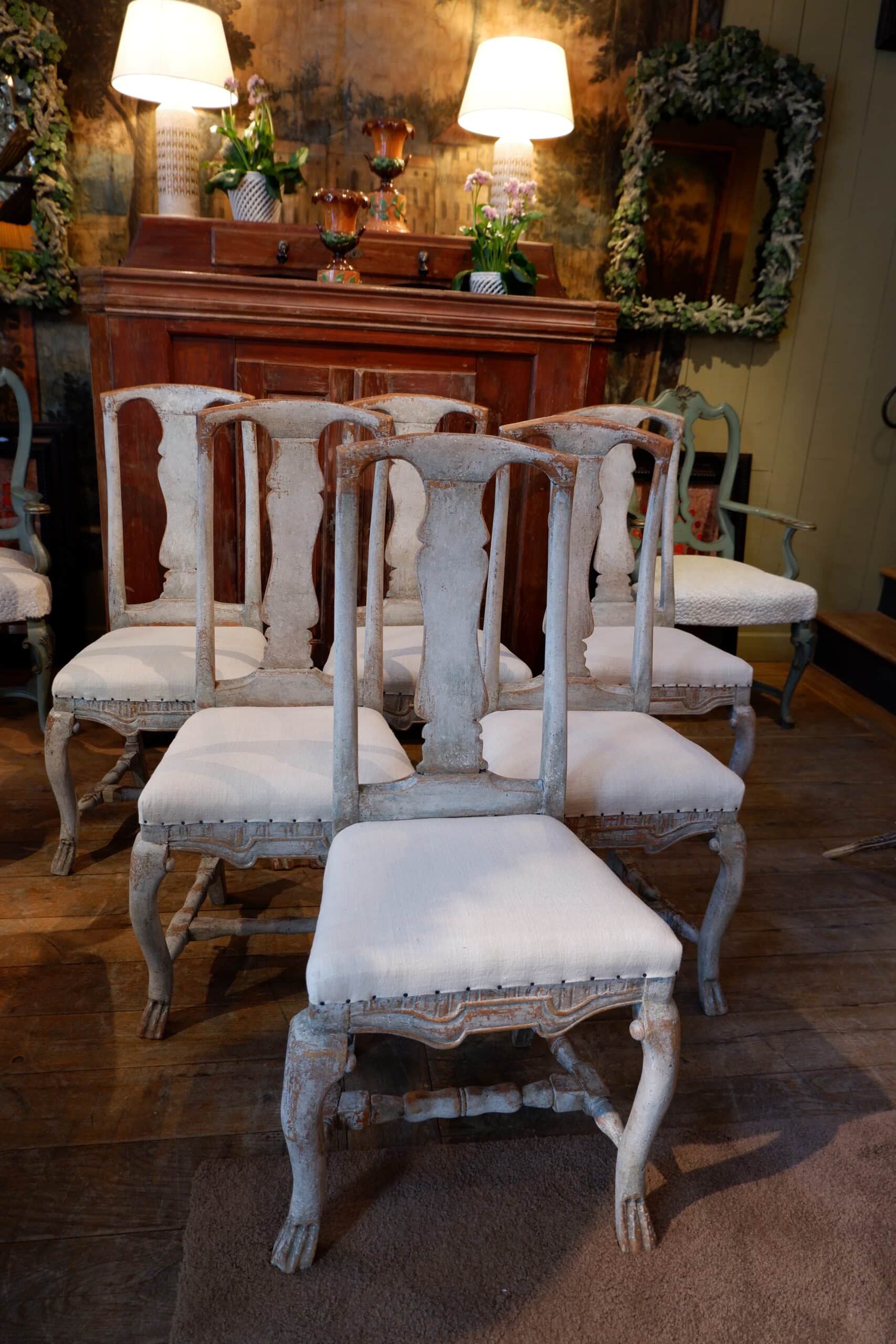 Suite de 6 chaises gustaviennes patine blanc/gris d’origine- Suède ca.1800
