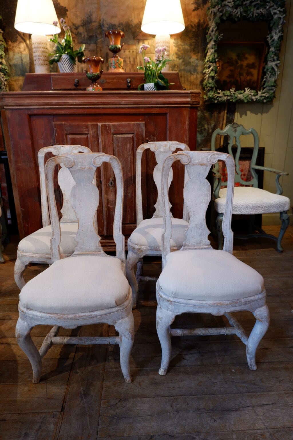 Suite de 4 chaises gustaviennes patine blanc/gris d'origine- Suède ca.1800