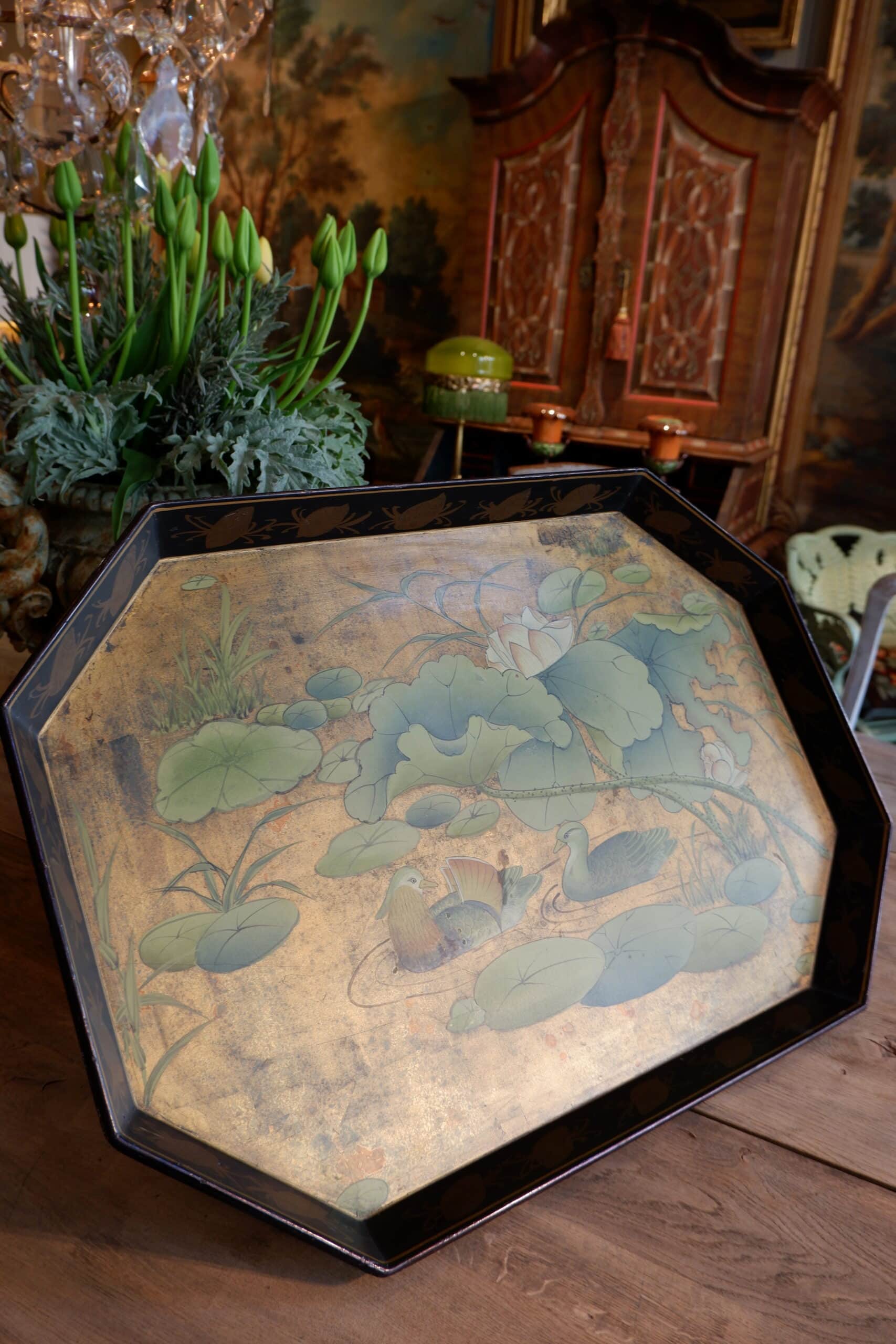 Grand plateau hexagonal décor laque japonaise ca.1900