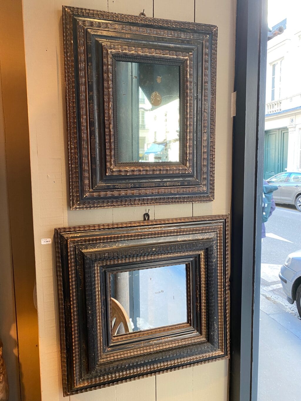 Paire de miroirs cadres en bois sculpté ébonisé - Italie XIXe – Image 6