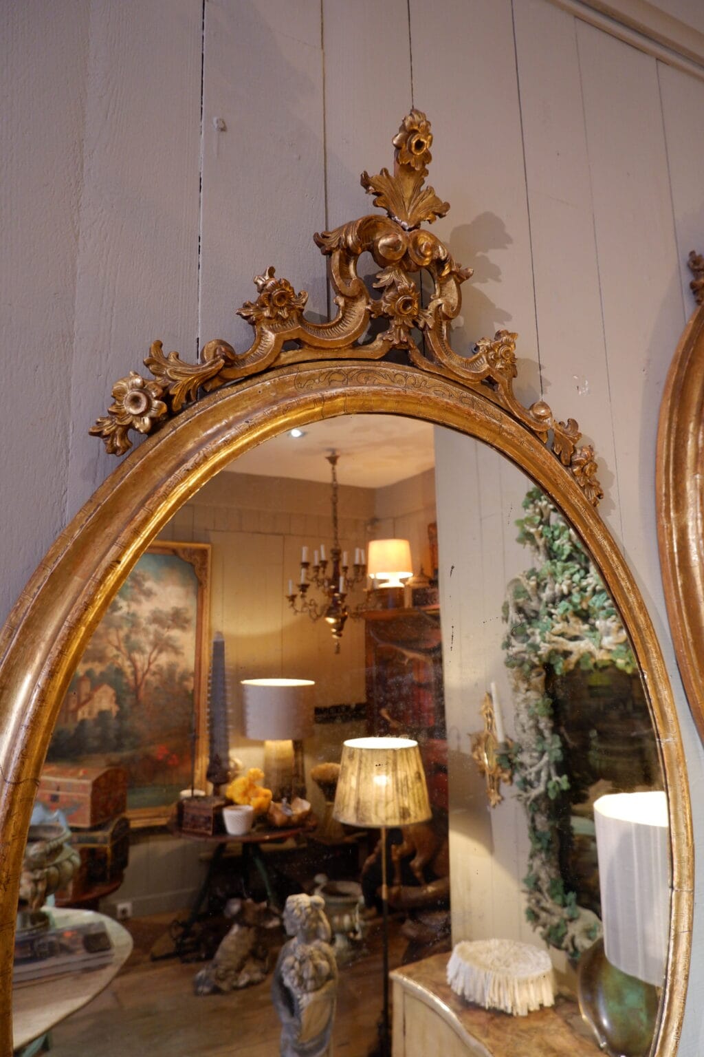 Paire de trés grands miroirs ovals en bois doré et sculpté- Italie XIXe – Image 4