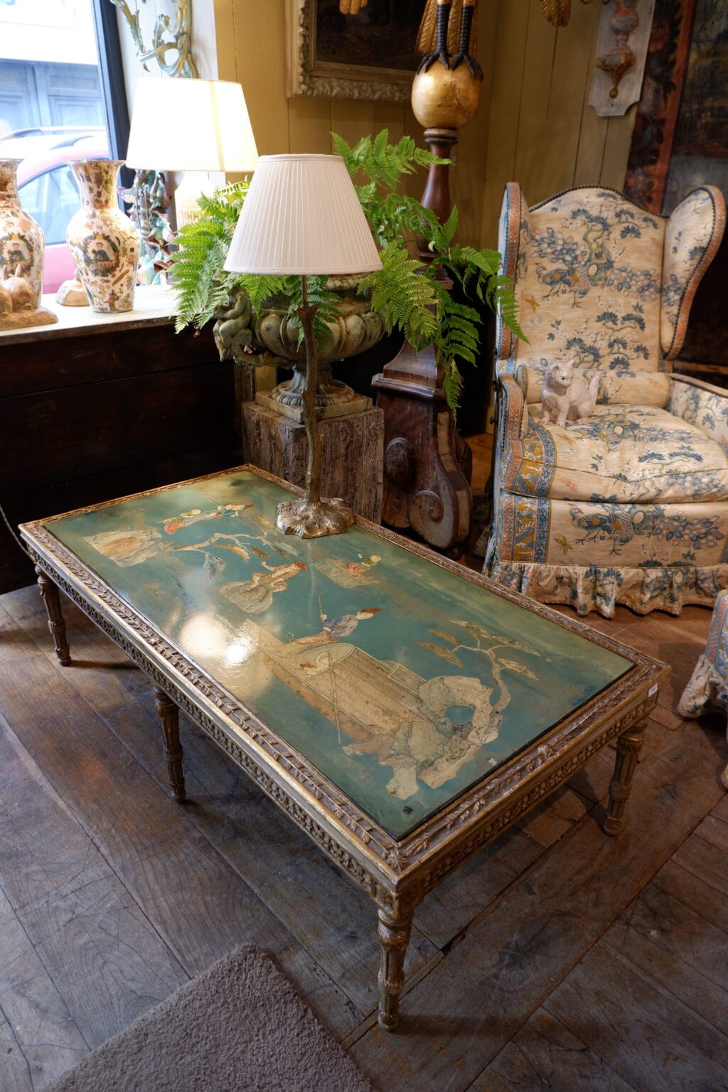 Table basse en bois sculpté & plateau au décor oriental peint sur marbre- Italie XIXe – Image 2
