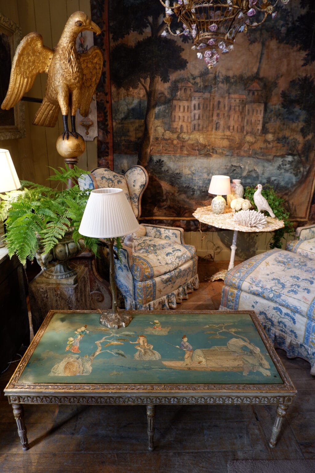 Table basse en bois sculpté & plateau au décor oriental peint sur marbre- Italie XIXe – Image 7