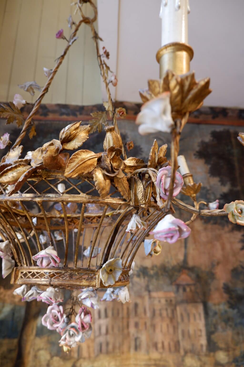 Lustre corbeille ovale orné de fleurs en porcelaine - France XIXe – Image 3