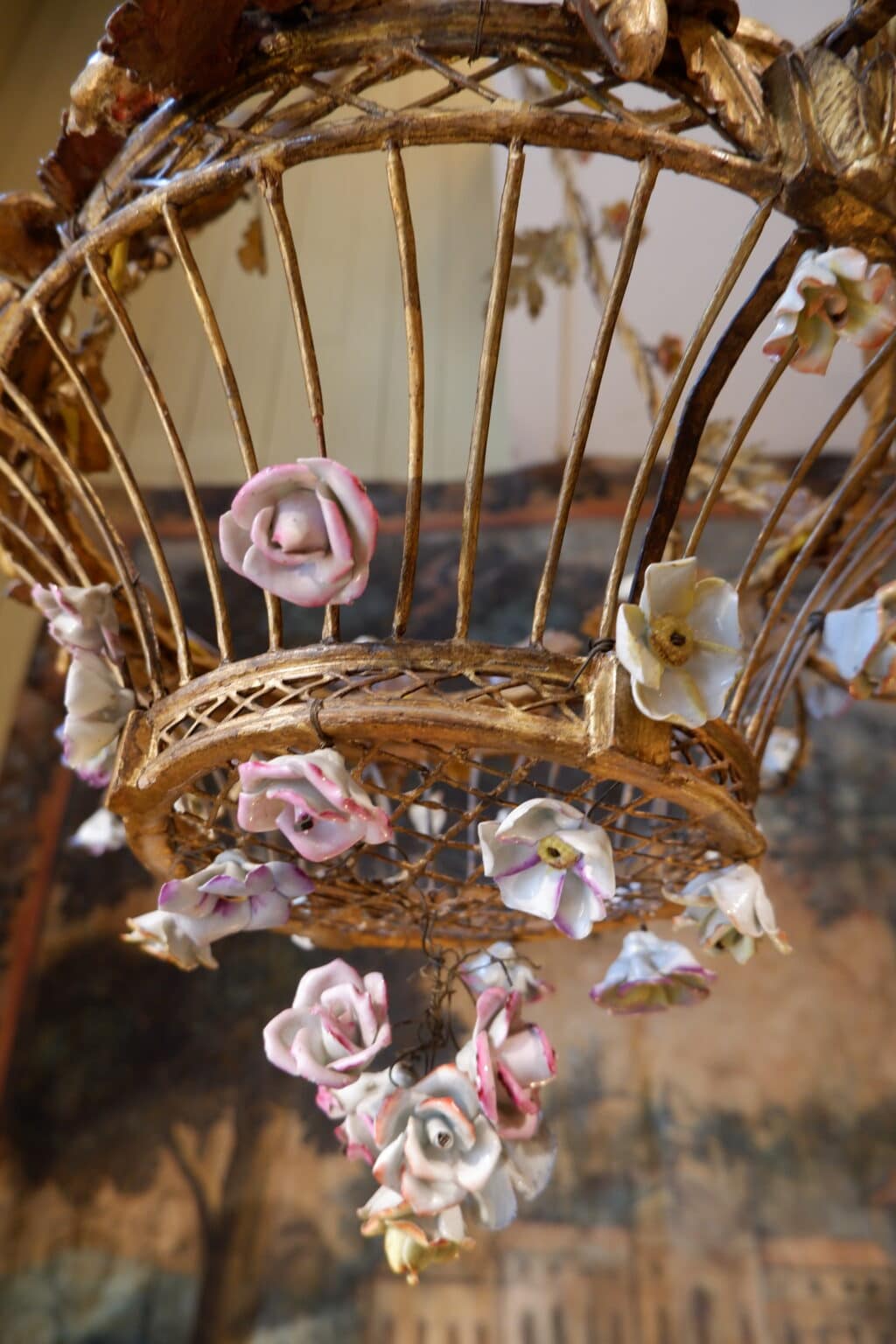 Lustre corbeille ovale orné de fleurs en porcelaine - France XIXe – Image 5