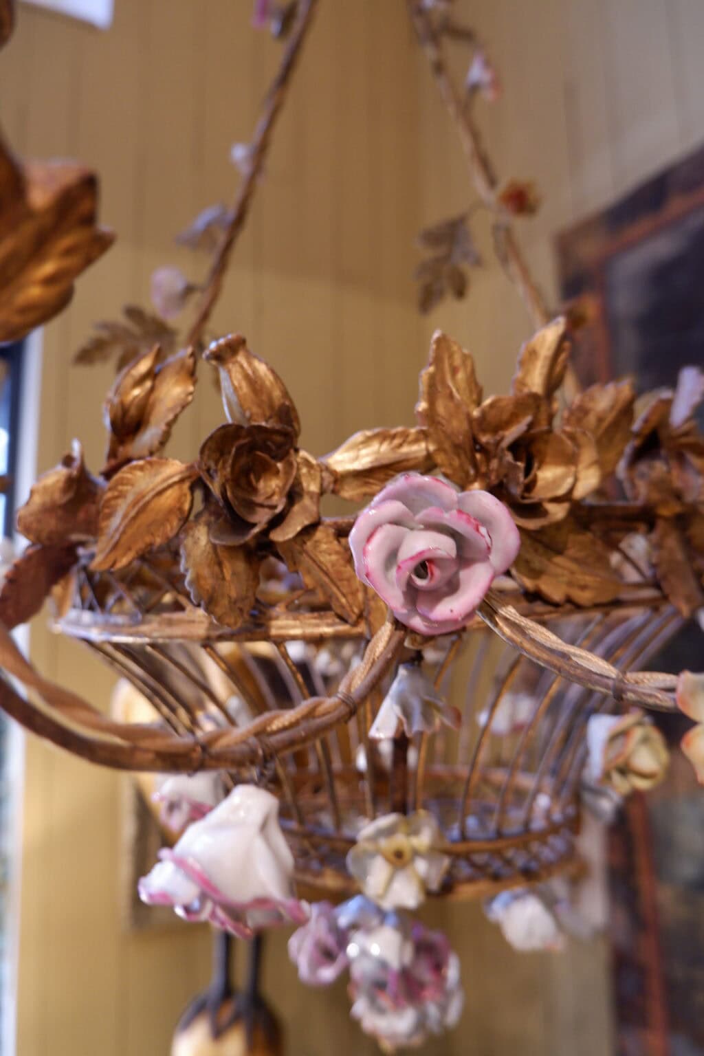 Lustre corbeille ovale orné de fleurs en porcelaine - France XIXe – Image 7