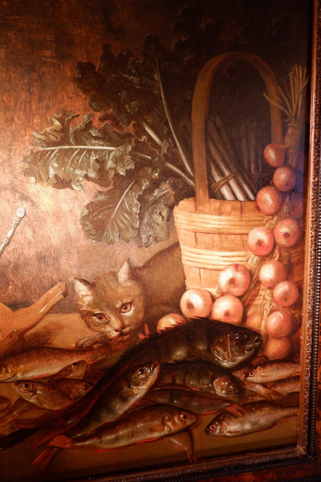 Huile sur bois nature morte au "chat, poissons et panier de légumes" - Italie XIXe – Image 3