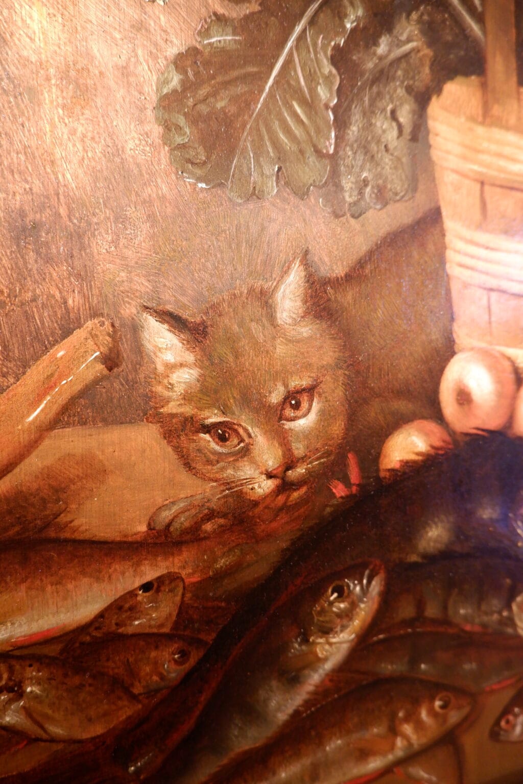 Huile sur bois nature morte au "chat, poissons et panier de légumes" - Italie XIXe – Image 2