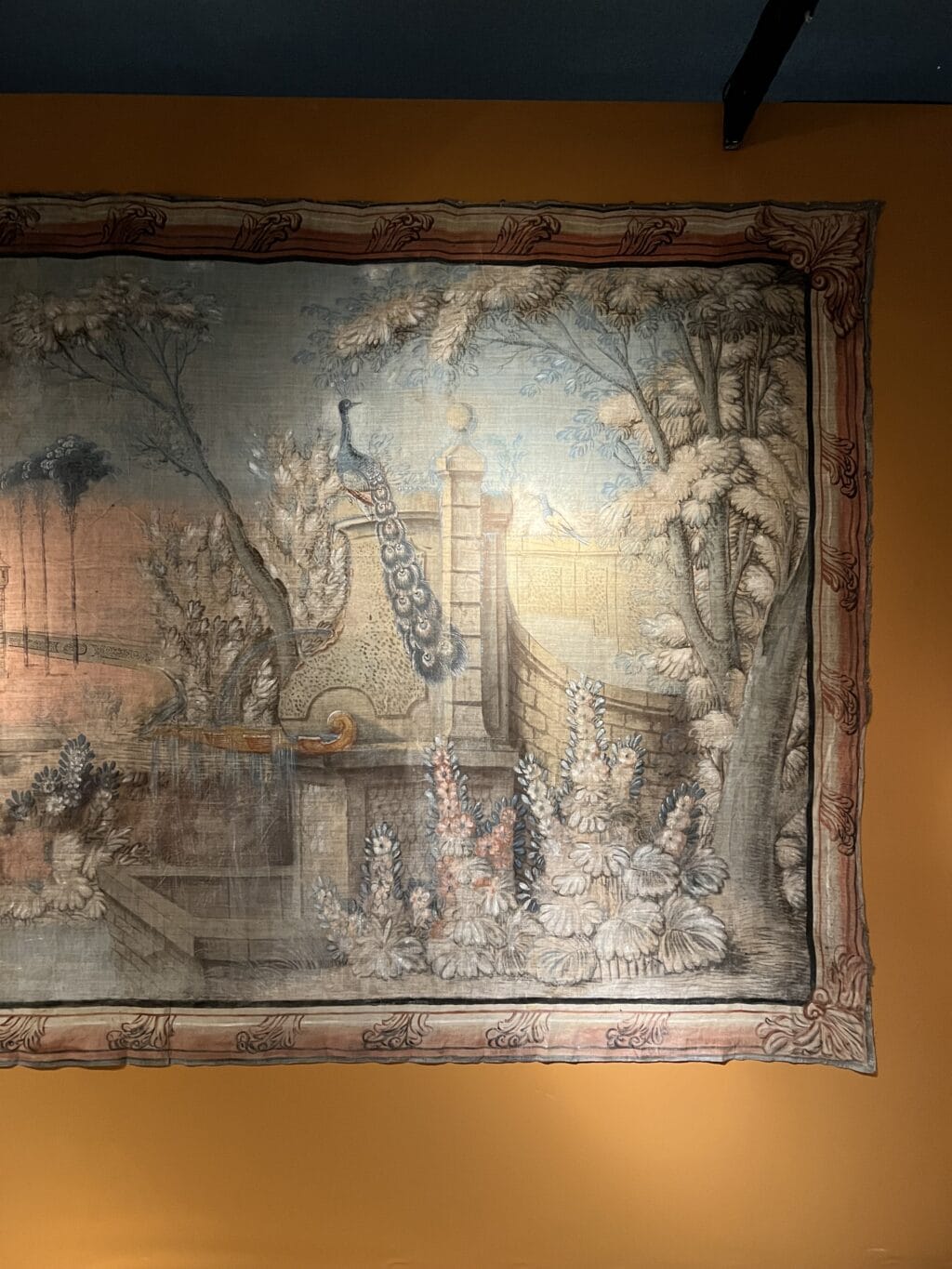 Toile Peinte Française du XVIIIe Siècle : Une Vision de Jardins Exotiques et de Château