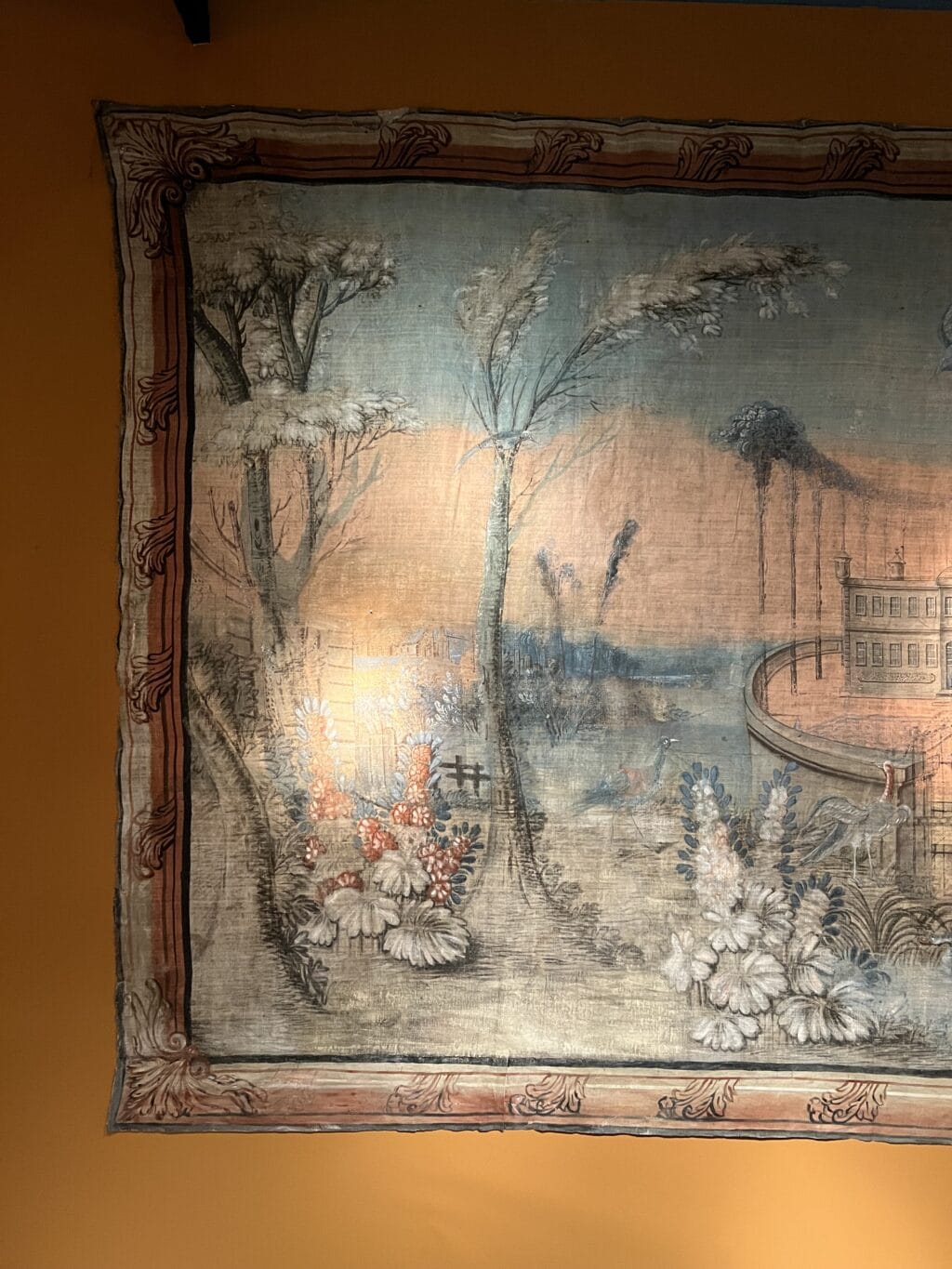 Toile Peinte Française du XVIIIe Siècle : Une Vision de Jardins Exotiques et de Château