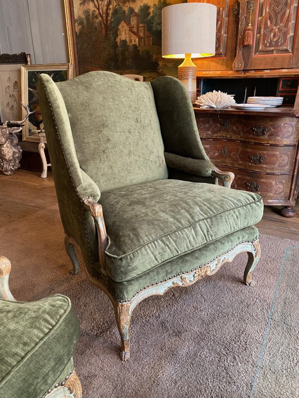 Paire de bergères Louis XV patine vert amande - Tissu velours – Image 2