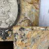 Paire de grands panneaux en bois peints