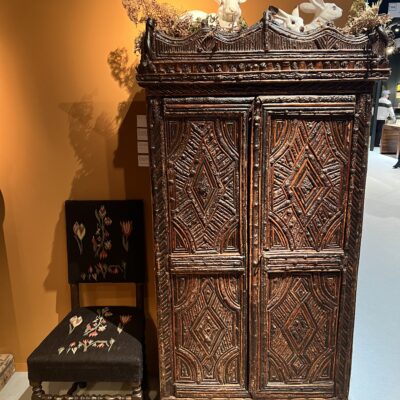 Cabinet à Deux Portes du XIXe Siècle avec Branches et Écorce de Noisetier. Landes, France