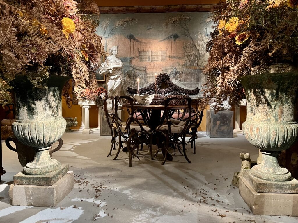 Toile Peinte Française du XVIIIe Siècle : Une Vision de Jardins Exotiques et de Château