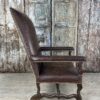 Fauteuil italien en cuir marron patiné style LOUIS XIII