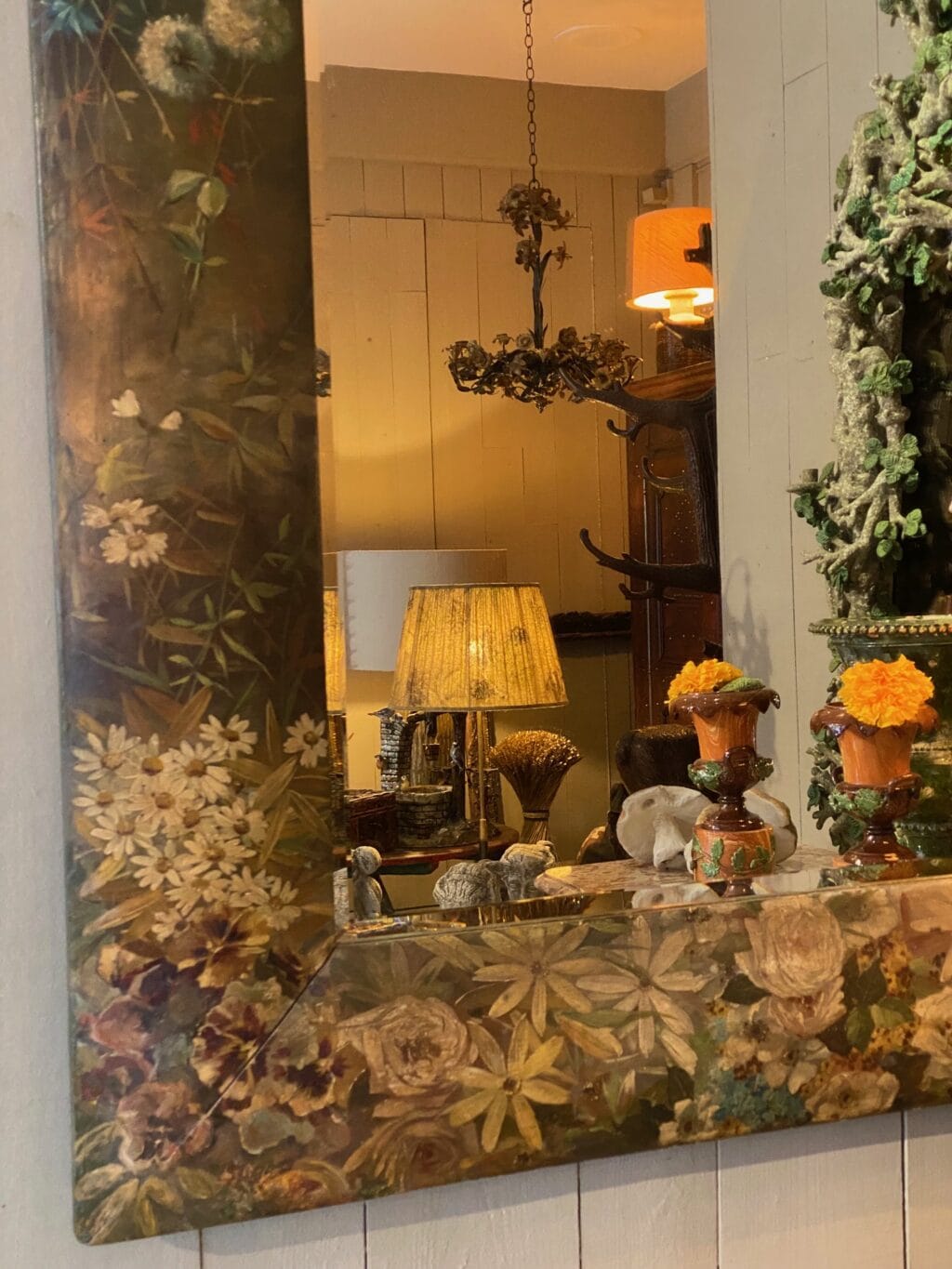 Grand miroir glace biseautée & large cadre en bois peint "fleurs des champs" ca.1910 – Image 4