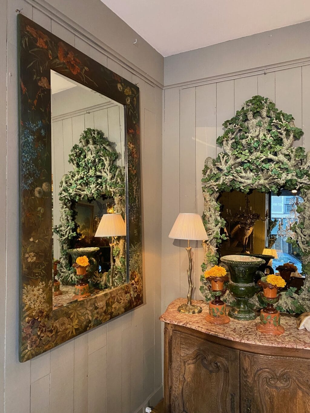 Grand miroir glace biseautée & large cadre en bois peint "fleurs des champs" ca.1910 – Image 6