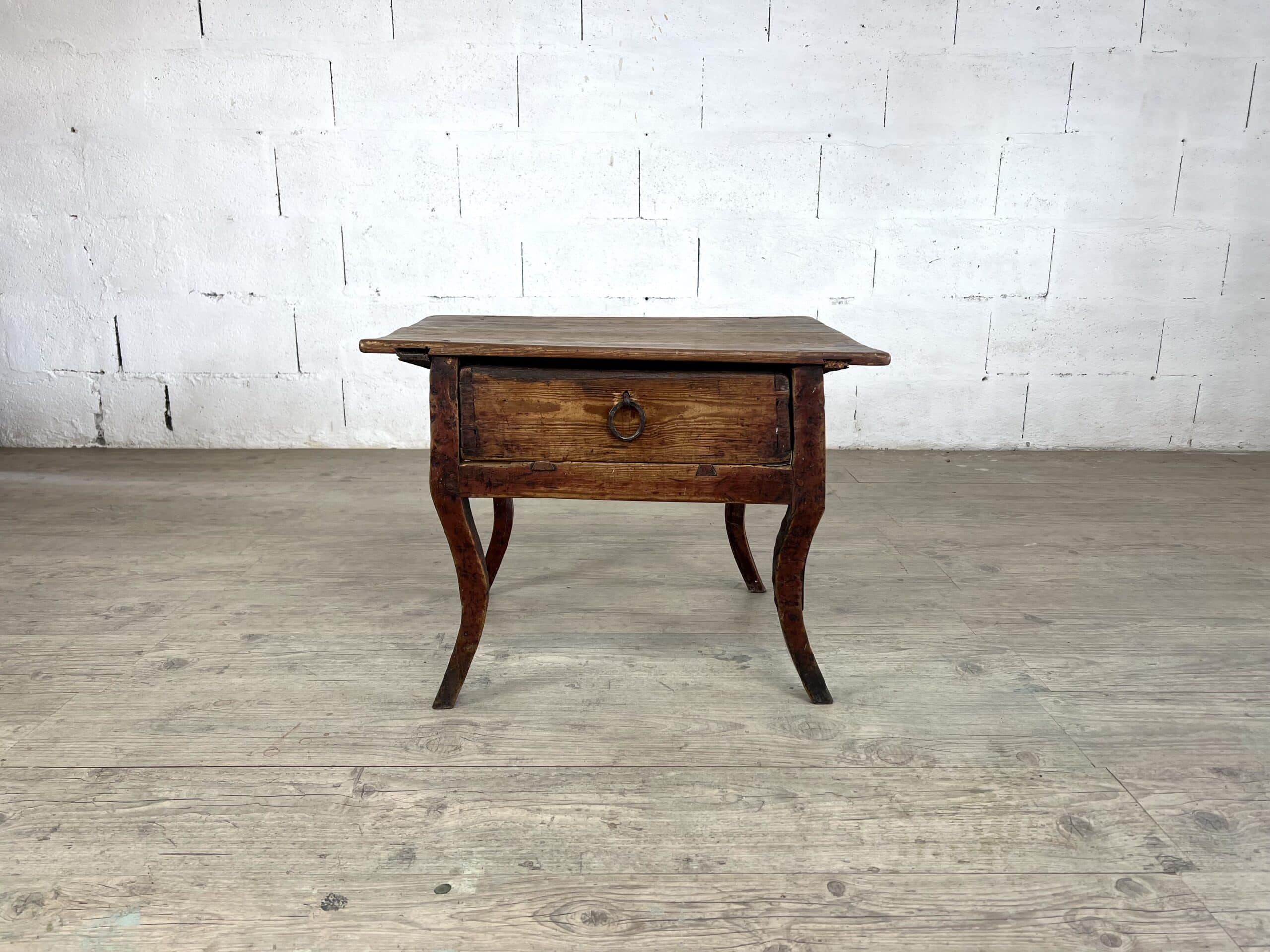 Table de Chevet Rococo suédois