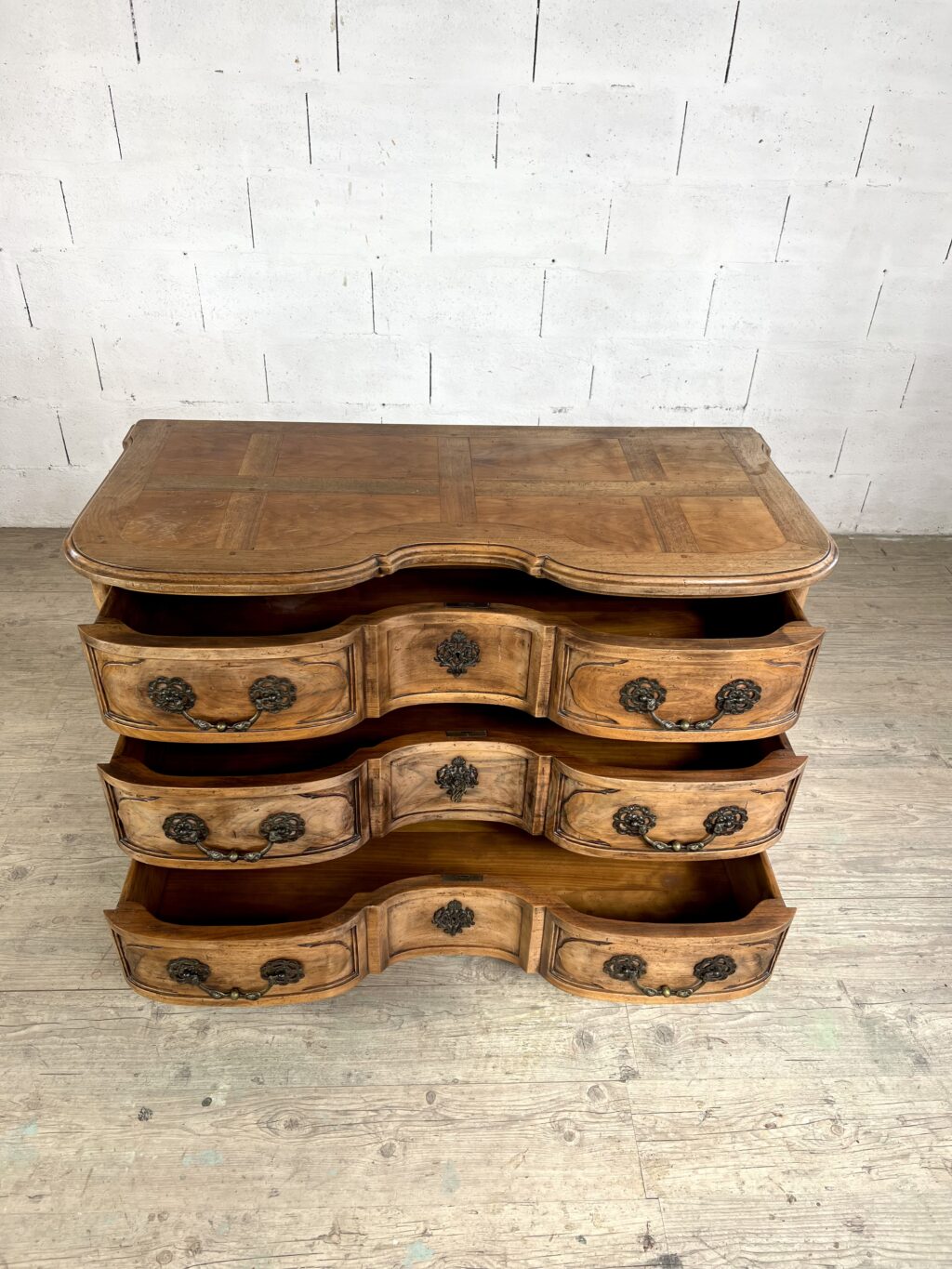 Commode hollandaise en bois naturel