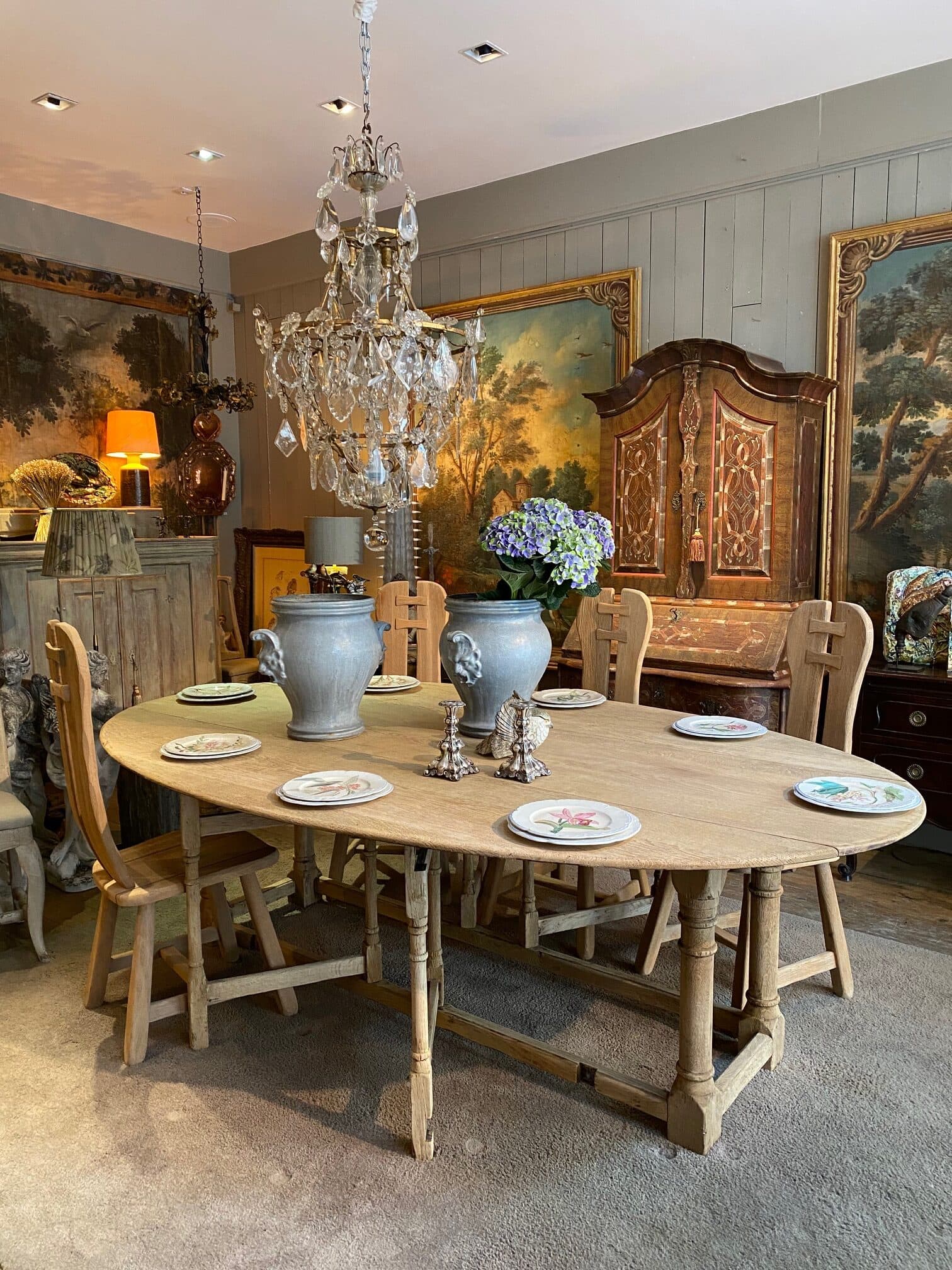 Grande table ovale dite “getleg” en chêne naturel – France XIXe
