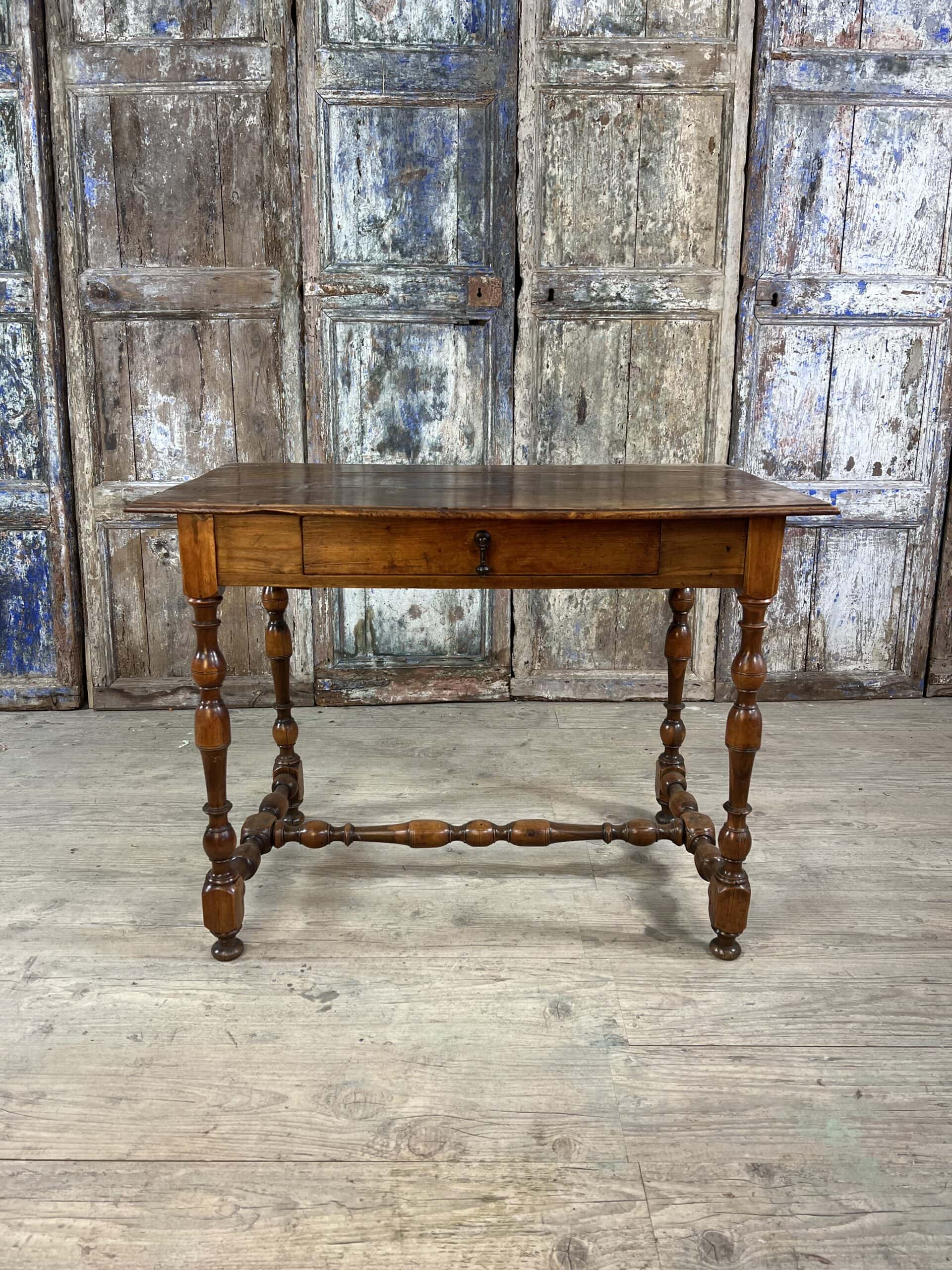 Table Louis XIII en bois de gayak – fin XVIIe / début XVIIIe