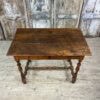 table Louis XIII en bois de gayak massif avec pieds balustres et entretoise en H, fin XVIIe siècle