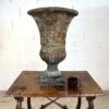 Vase ancien en tôle patinée de forme Médicis, XIXe siècle