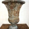 Vase ancien en tôle patinée de forme Médicis, XIXe siècle