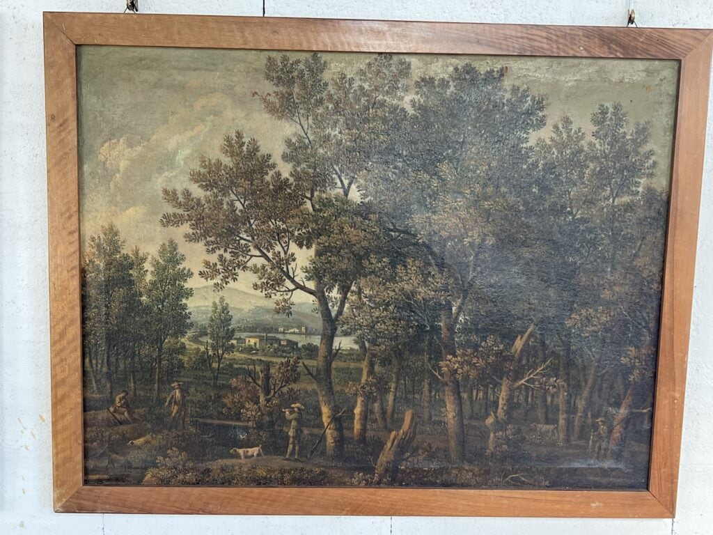 Paire de tableaux italiens anciens représentant des paysages ruraux animés et chasseurs, encadrés en bois de chêne