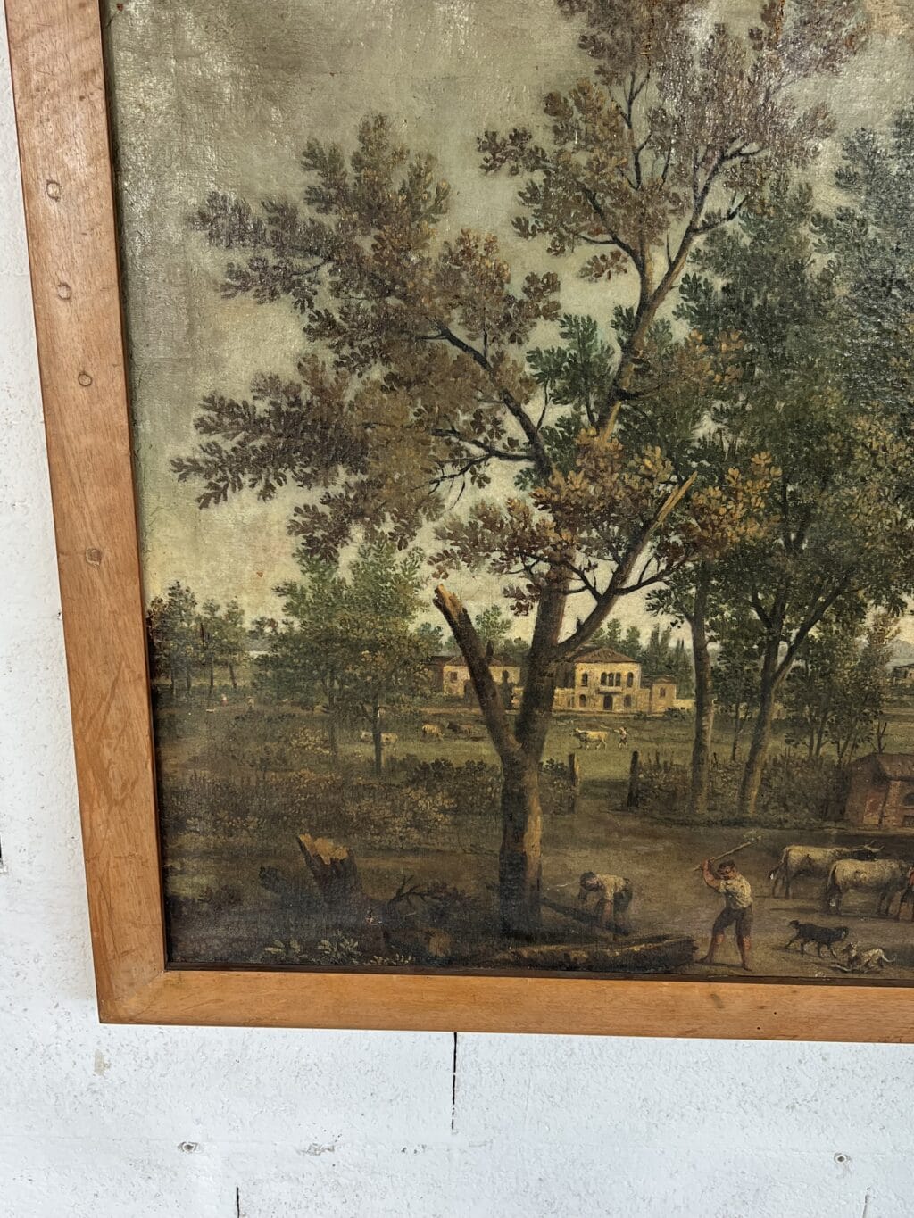 Paire de tableaux italiens anciens représentant des paysages ruraux animés et chasseurs, encadrés en bois de chêne