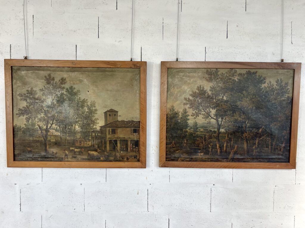 Paire de tableaux italiens anciens représentant des paysages ruraux animés et chasseurs, encadrés en bois de chêne