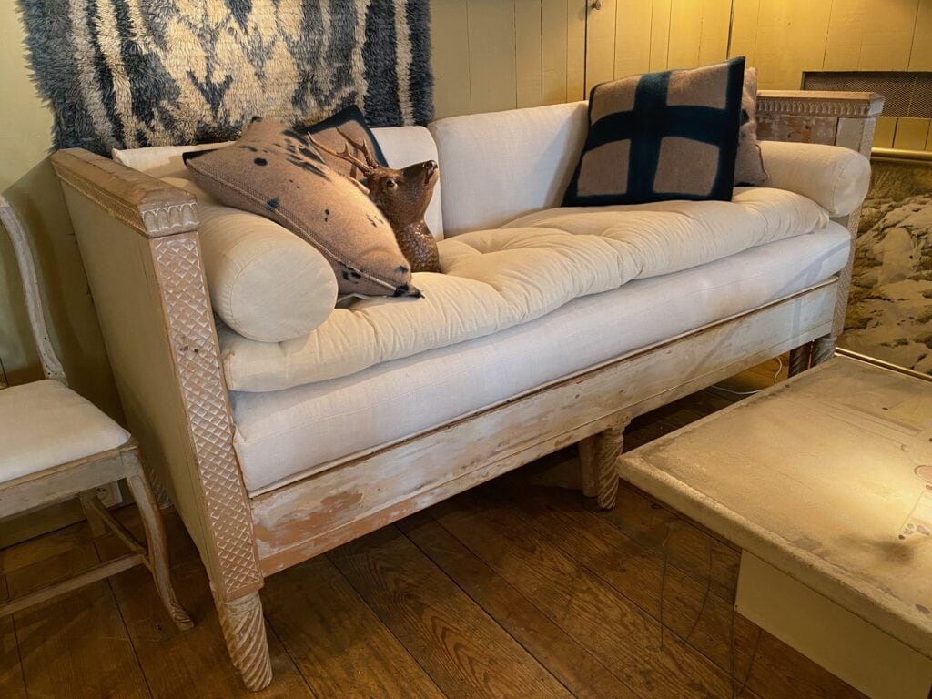 Banquette suédoise en bois sculpté &amp; peint XIXe – Image 2