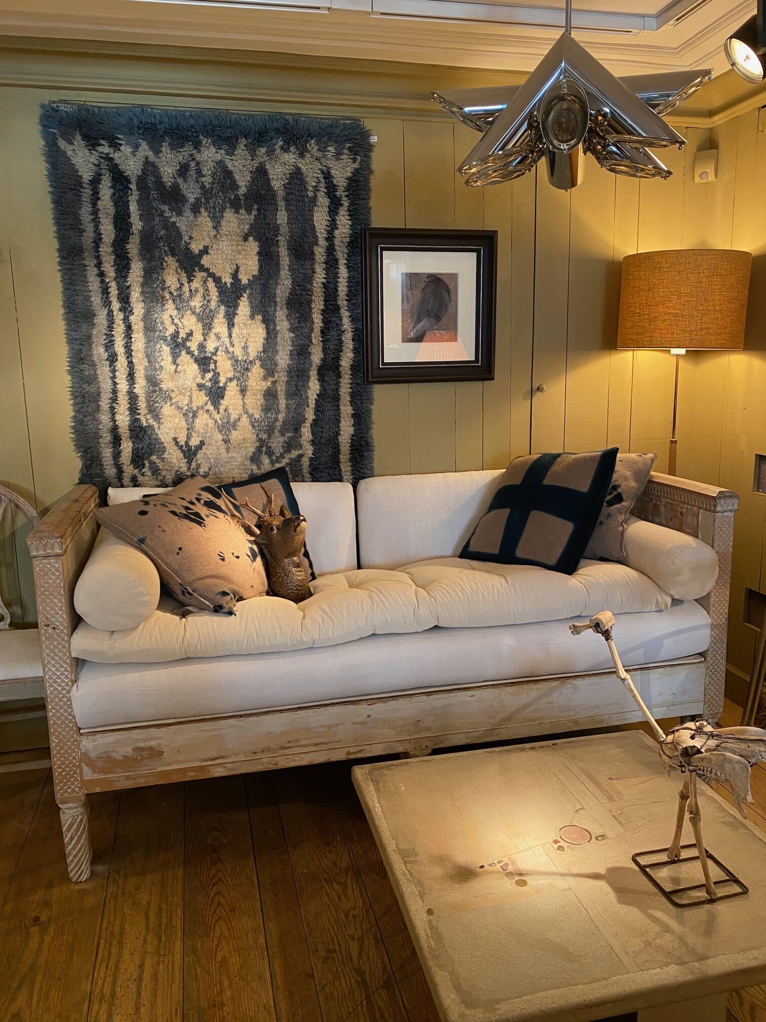 Banquette suédoise en bois sculpté &amp; peint XIXe