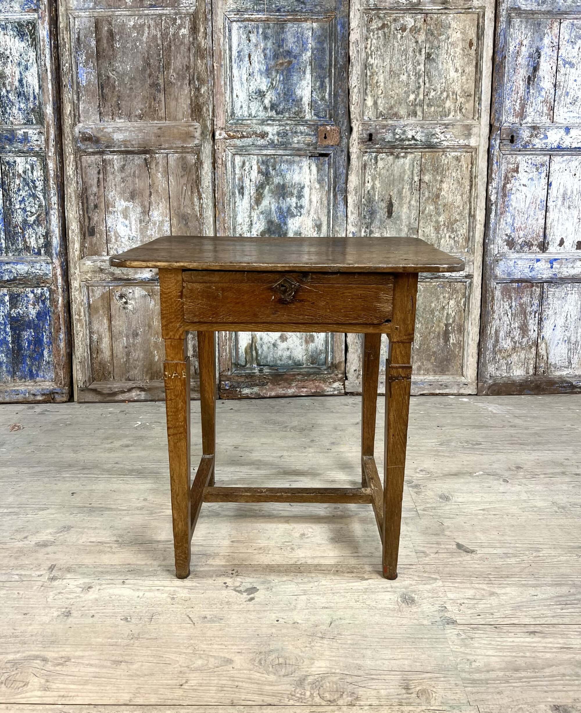 Bureau ancien en chêne massif avec tiroir – mobilier de campagne XIXe