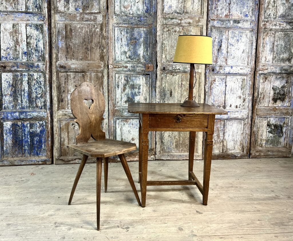 bureau ancien en chêne massif avec tiroir et gravure J.AB, mobilier de campagne XIXe